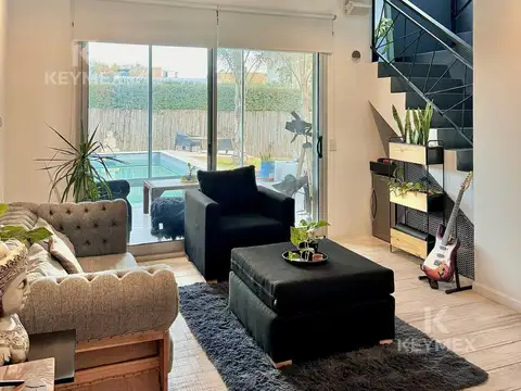 Casa en Venta con 2 cocheras