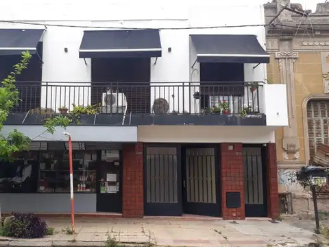 Casa en venta - 3 dormitorios 4 baños - 120 mts2 - La Plata