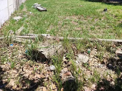 Se Vende Terreno  Esquina- B° Nazareth