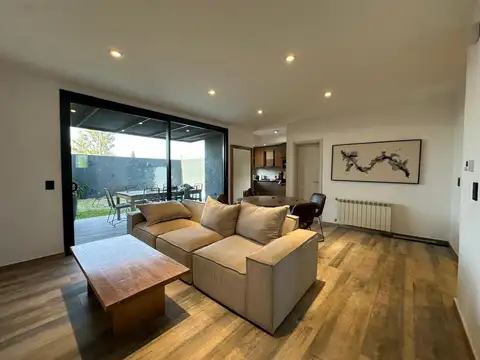 Casa 5 ambientes con 2 baños