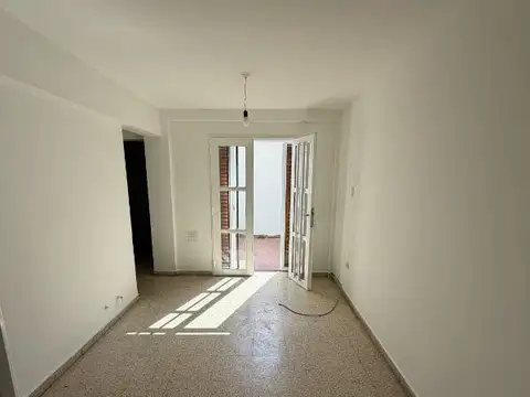 ALQUILER DEPARTAMENTO 1 DORMITORIO CON PATIO- SOBRE HUMBERTO PRIMO- CENTRO