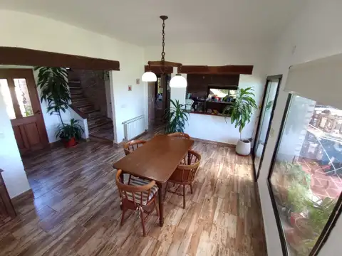 Casa 5 ambientes con 2 baños