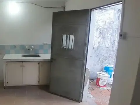 Casa 5 ambientes con 1 baño