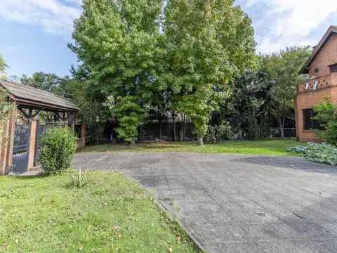 VENTA CASA-LOTE EN BELLA VISTA IDEAL LOTEO O EMPRENDIMIENTO 2080M2
