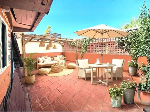 A METROS DE PARQUE CHACABUCO / GRAN PATIO / 3 AMBIENTES / COCHERA