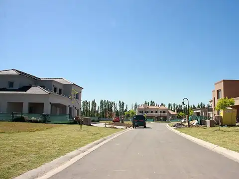 Lote En Venta En Barrio Village Joven, Bella Vista