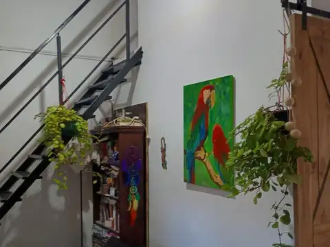 ph tipo casa de 3 ambientes y medio al frente con patio