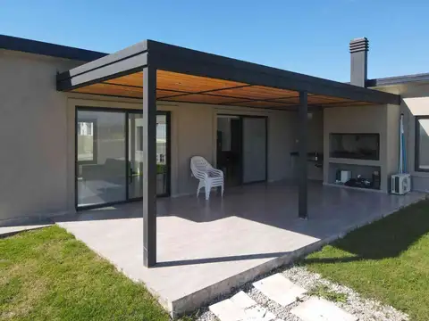 Casa 3 ambientes con 2 baños