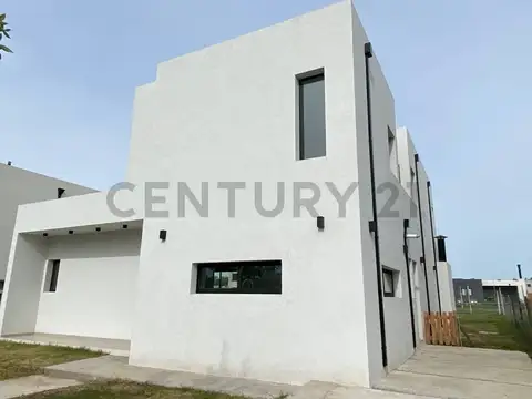 CASA MINIMALISTA EN SANTA LUCIA