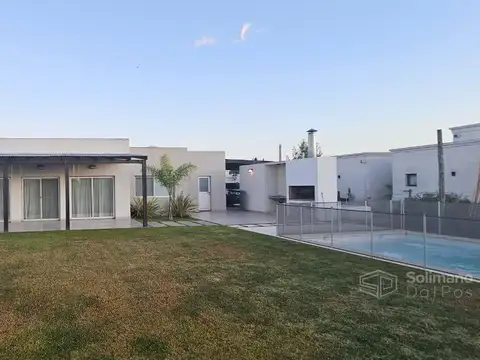 Casa en Venta con 3 cocheras