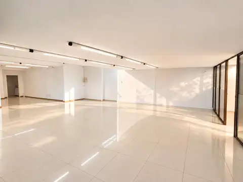 Oficina 4 ambientes con 2 baños