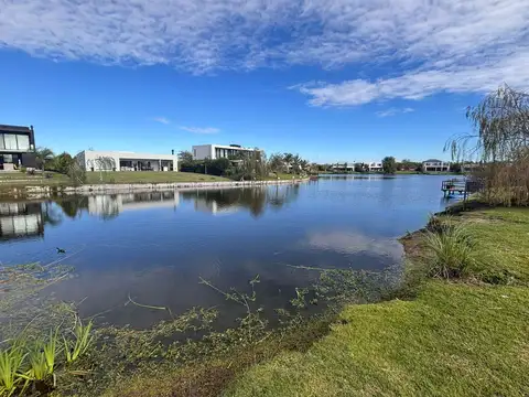 Terreno al lago en venta en Cantón - Islas