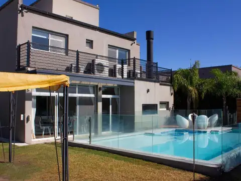 Venta Casa 6 Ambientes de  300 m² en Barrio Privado Casuarinas Premium, Canning