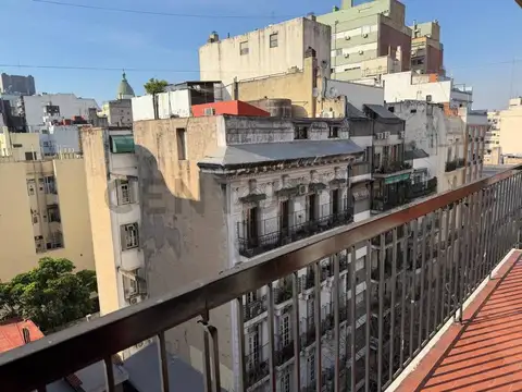 Junín 100, Piso 8