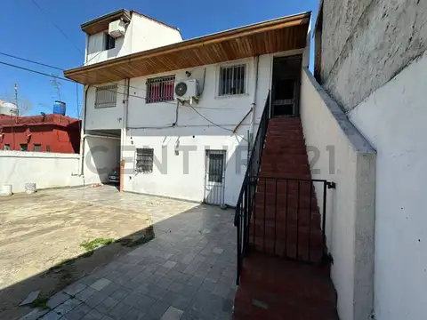 Casa 5 ambientes con 1 baño