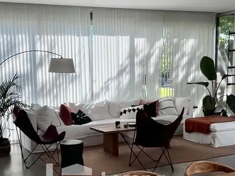 Casa en Venta con 6 cocheras