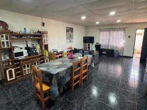 Casa 2 ambientes con 1 baño