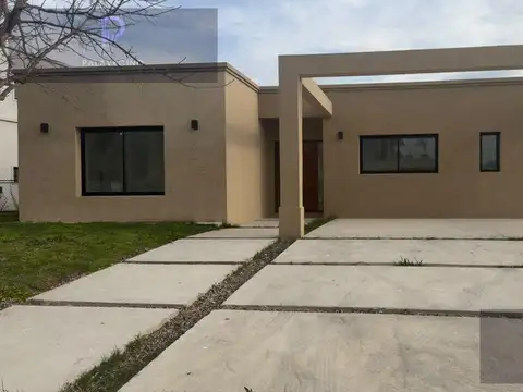 Casa 5 Ambientes con Pileta San Sebastian