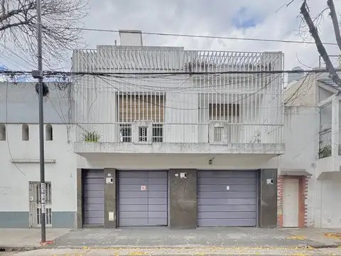VENTA DEPÓSITO CON VIVIENDA 4 AMBIENTES EN ALMAGRO