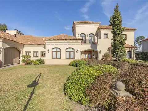 Casa en Venta con 3 cocheras