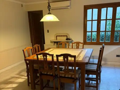 Casa 5 ambientes con 3 baños