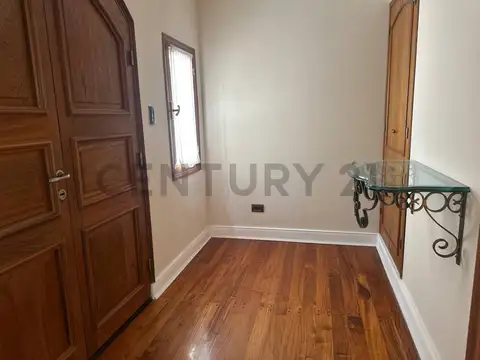 CASA DE CATAEGORÍA EN VENTA - CALLE HUARPES