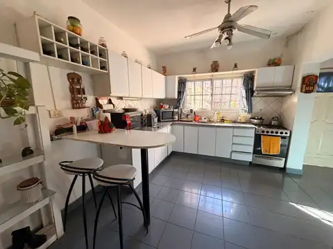 CASA 5 DORMITORIOS EN PARQUE FIELD PATIO PILETA COCHERA