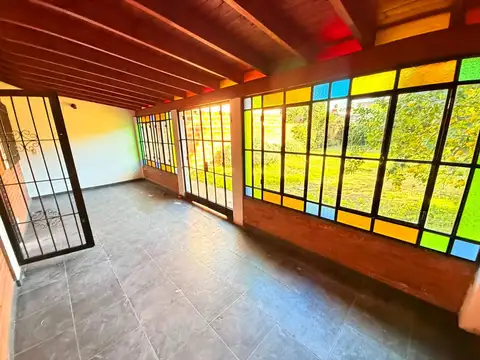 Casa en Alquiler con 2 cocheras