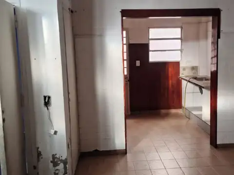 Local en Alquiler en Villa Luzuriaga, $ 800.000