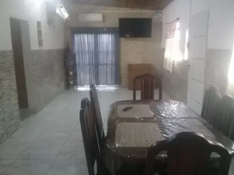 Casa con locales - 3  dormitorios- amplio living comedor - cochera- lotes parquizados! Oportuni...