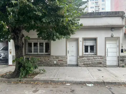 Casa tipo PH en Venta de 2 Ambientes con Patio y Terraza en Quilmes Centro