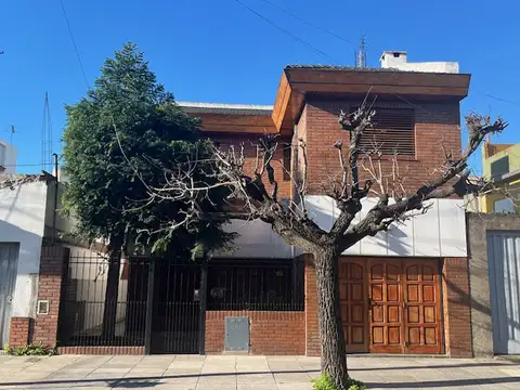Casa 5 Ambientes con Garaje, gran Patio y Terraza. Apto Credito