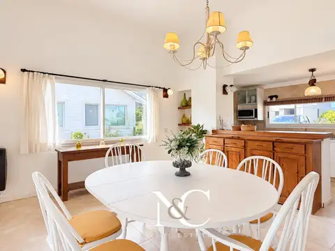 Casa 4 ambientes con 2 baños