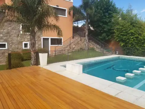 Casa 6 ambientes con 4 baños