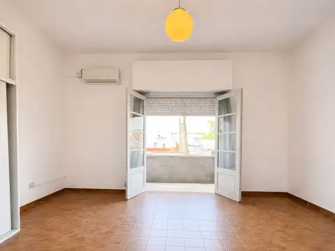Venta ph apto Oficina 260m2 a metros de avenida y estacion tren