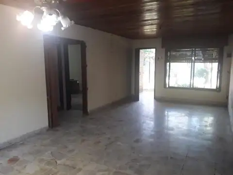 Pilar! Casa Local y Deptos, total  235 m2 sobre lote de 645 m2! a mts Ruta 8!