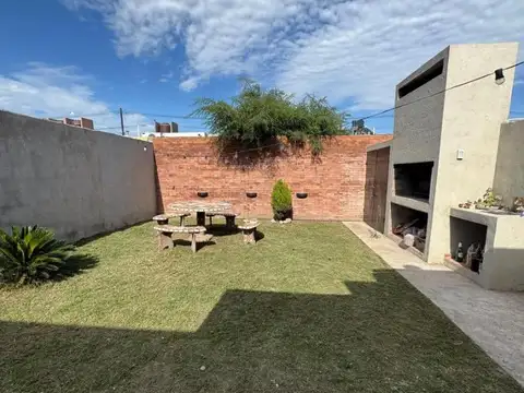 Casa 2 ambientes con 1 baño