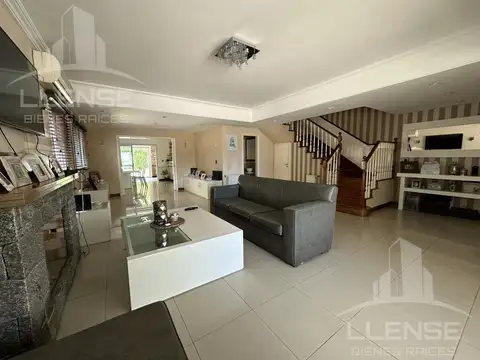 Casa 6 ambientes con 3 baños