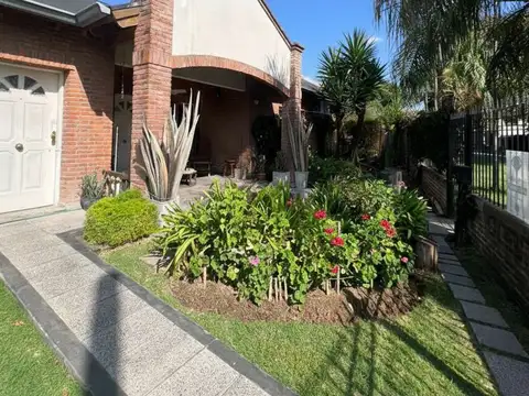 Casa en venta c/ cochera en San Miguel