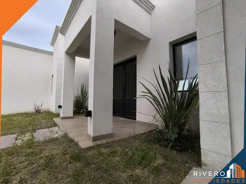 VENTA Casa con Piscina 3 habitaciones a estrenar Horizontes al Sur