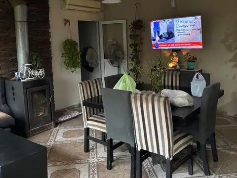 Casa en Venta con 2 cocheras
