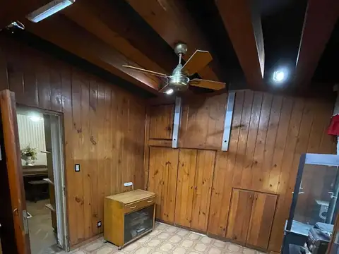 Casa 6 ambientes con 2 baños