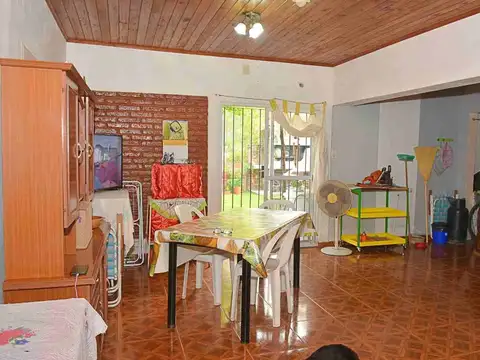 Casa 3 ambientes con 1 baño