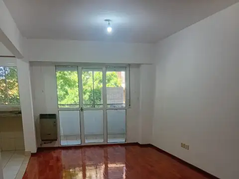 Av. Pellegrini al 1200, Piso 1