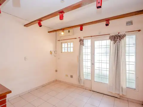 Depto Tipo Casa en Venta en El Palomar, USD 45.000