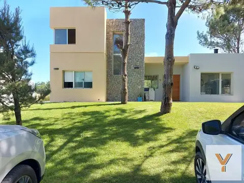 Casa en venta - 4 Dormitorios 3 Baños - Cochera - 1.000Mts2 - Golf II, Costa Esmeralda, Pinamar