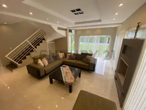Casa 4 ambientes con 3 baños