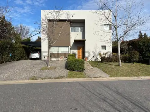 Casa en Alquiler de 3 dormitorios