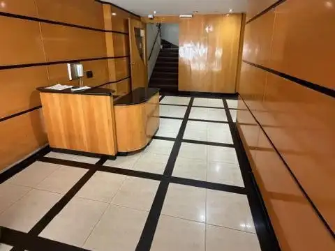 Oficina con terraza propia – ideal inversión – cerca del Congreso )