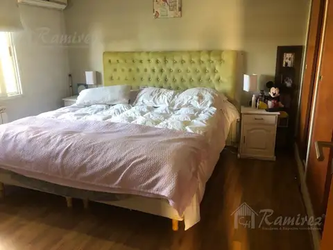 Casa 5 ambientes con 2 baños